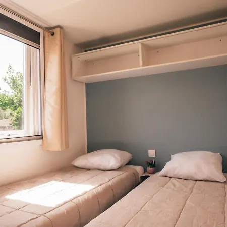 Les Garennes キャンプ場 4*