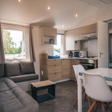 Les Garennes ראנג-דו-פלייר