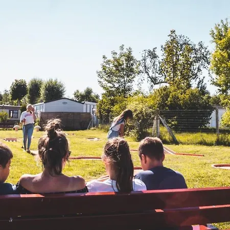 Les Garennes אתר קמפינג ראנג-דו-פלייר