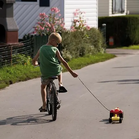 אתר קמפינג Les Garennes ראנג-דו-פלייר
