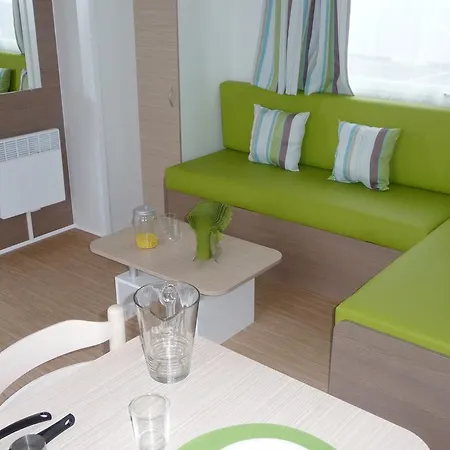 אתר קמפינג Les Garennes ראנג-דו-פלייר